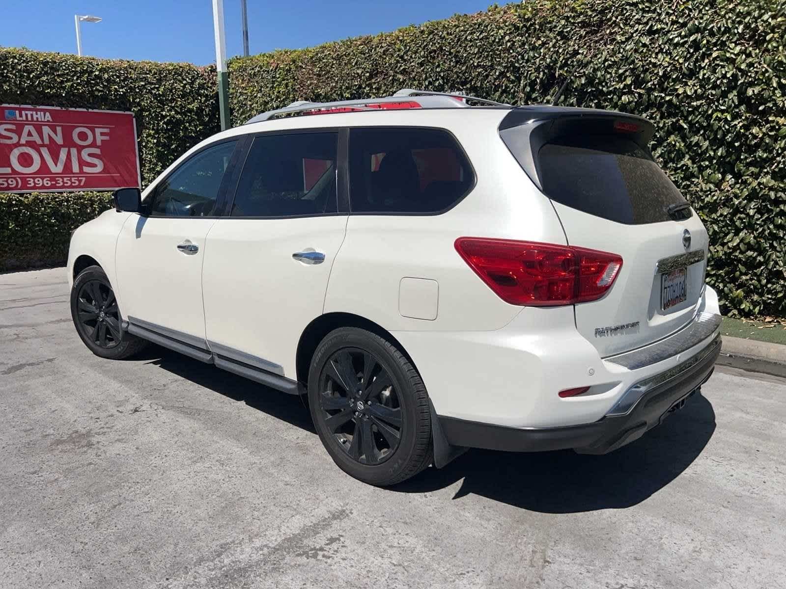 2017 Nissan Pathfinder Platinum 3