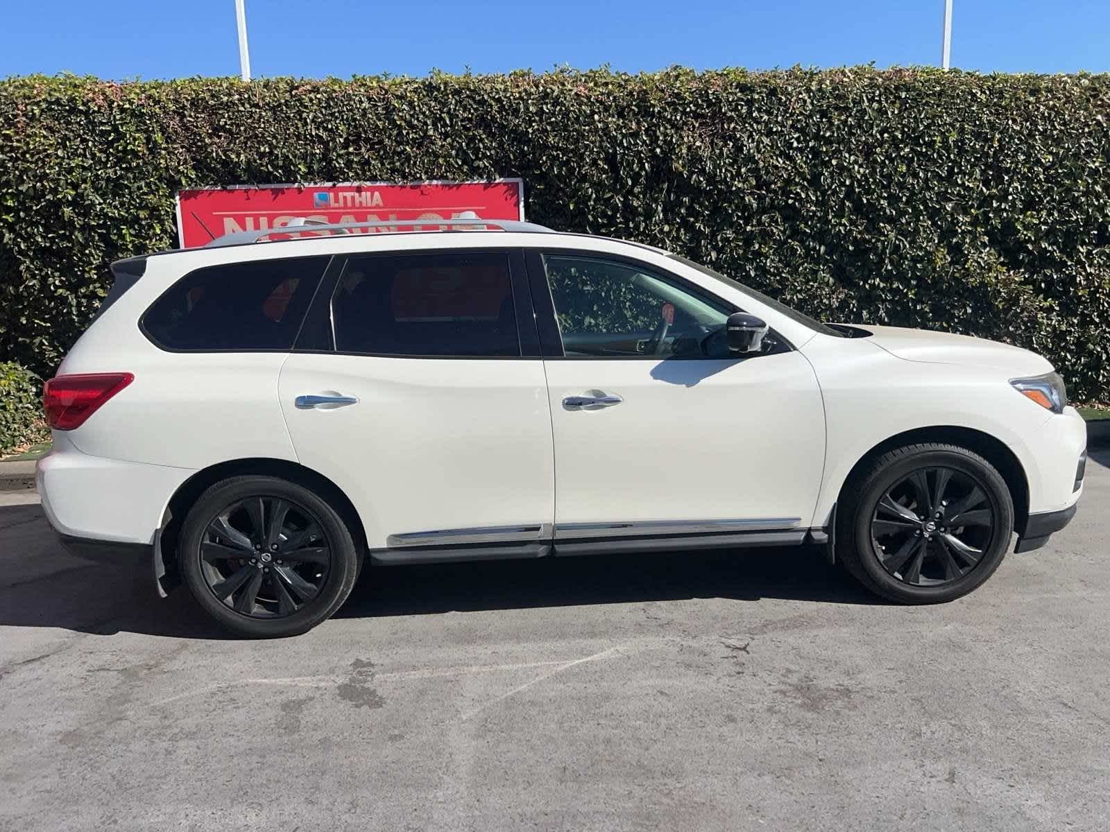 2017 Nissan Pathfinder Platinum 8