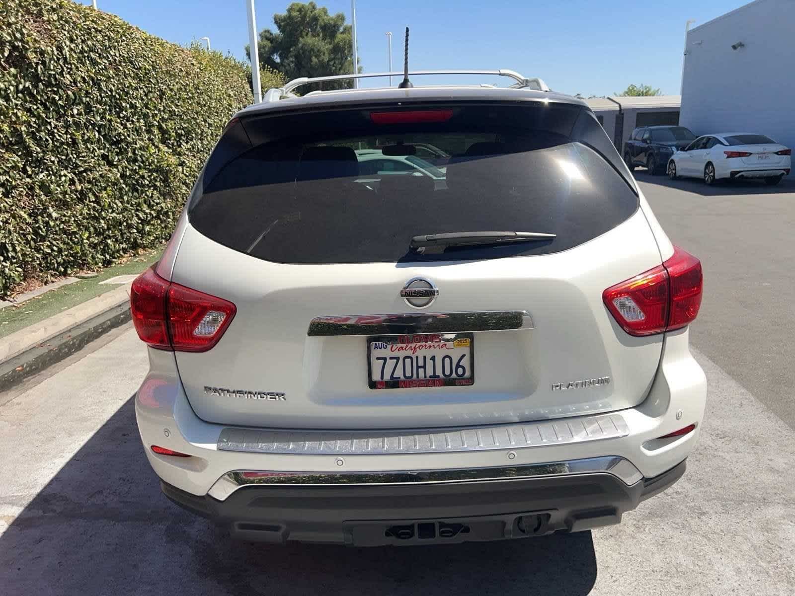 2017 Nissan Pathfinder Platinum 10