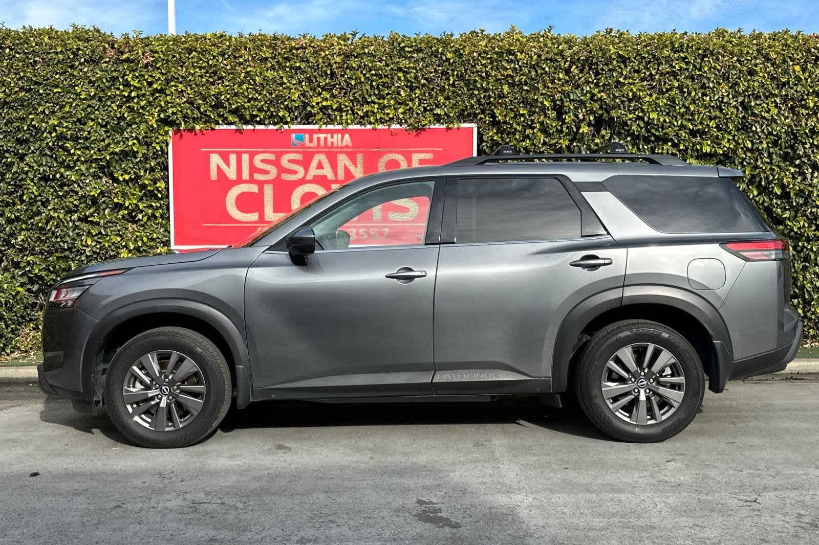 2022 Nissan Pathfinder SV 6