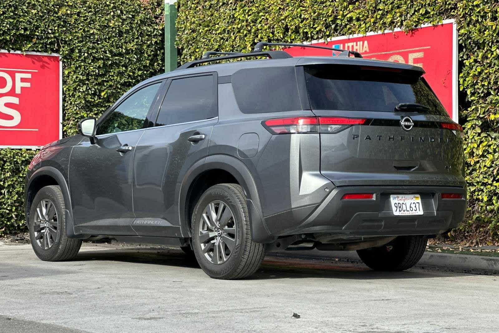 2022 Nissan Pathfinder SV 7