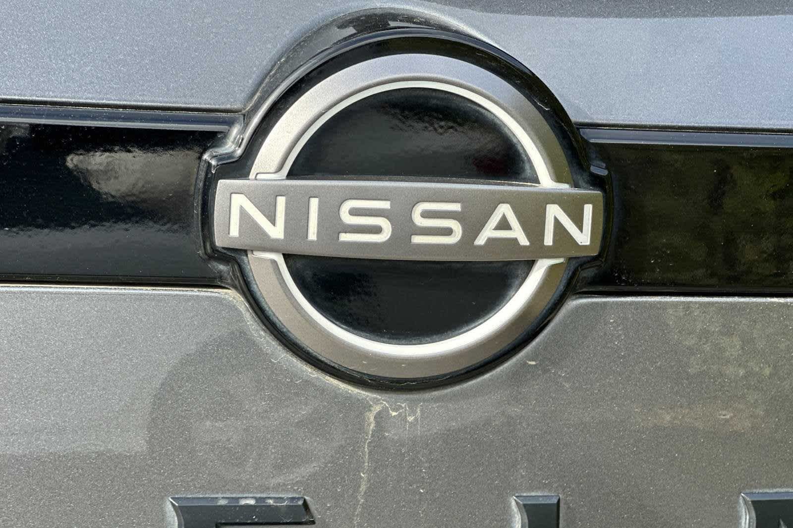 2022 Nissan Pathfinder SV 13