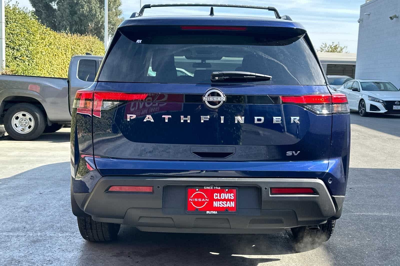 2024 Nissan Pathfinder SV 8