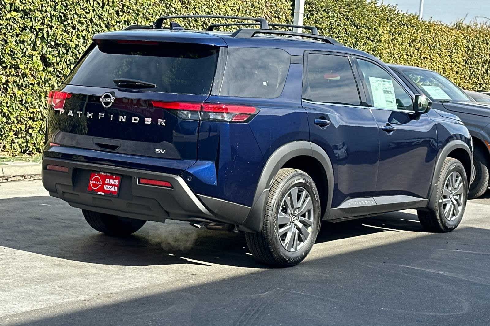 2024 Nissan Pathfinder SV 3