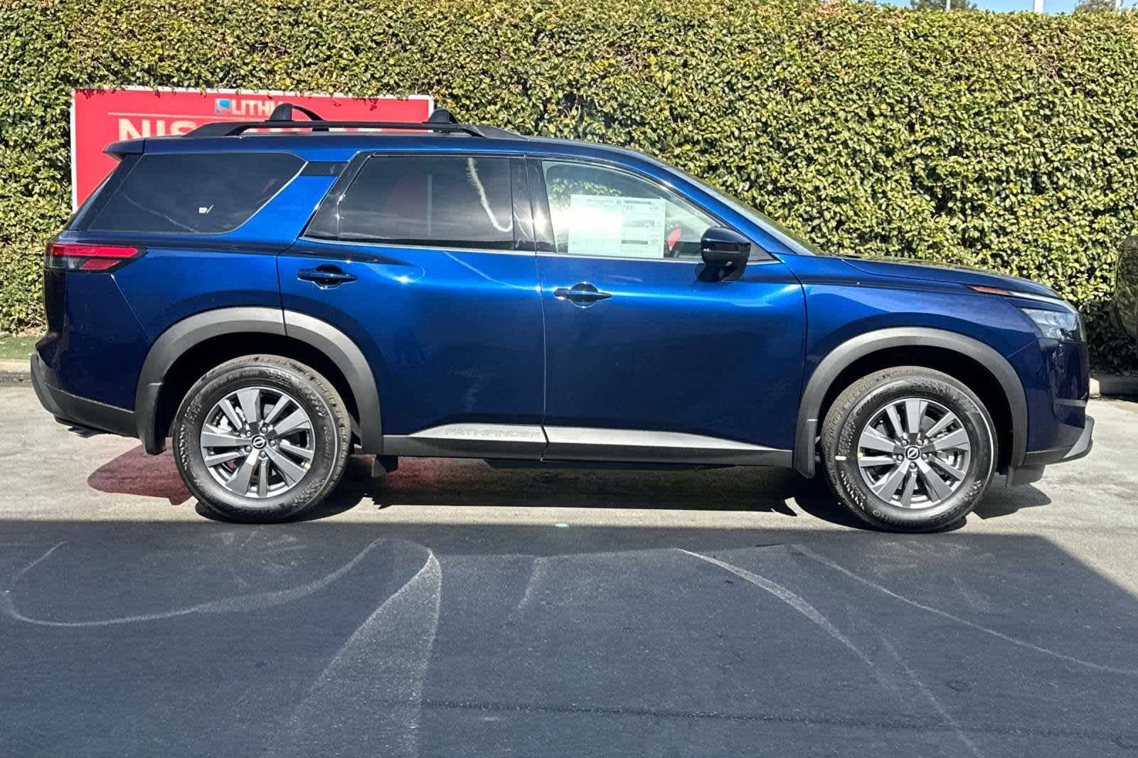 2024 Nissan Pathfinder SV 9