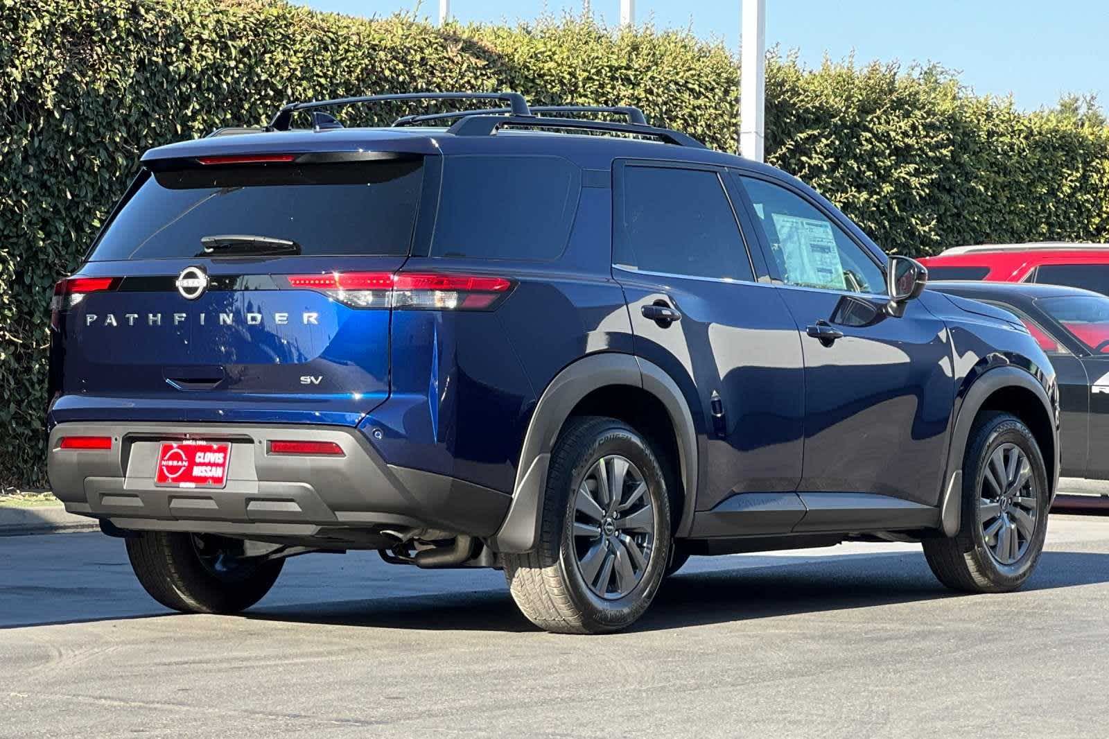 2024 Nissan Pathfinder SV 3