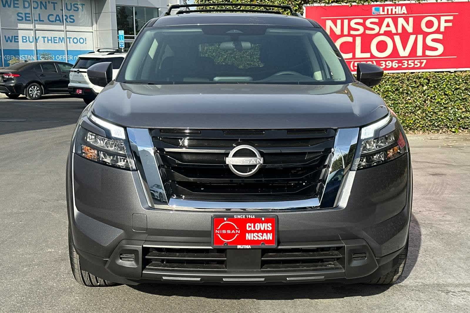 2024 Nissan Pathfinder SV 11