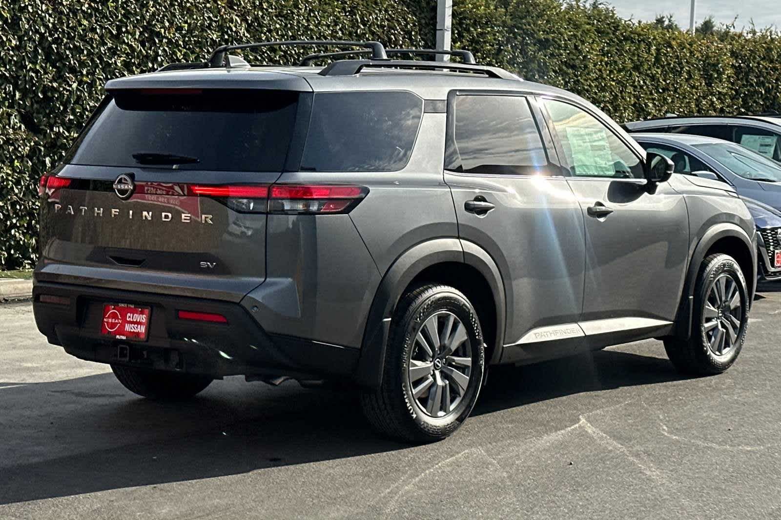 2024 Nissan Pathfinder SV 3