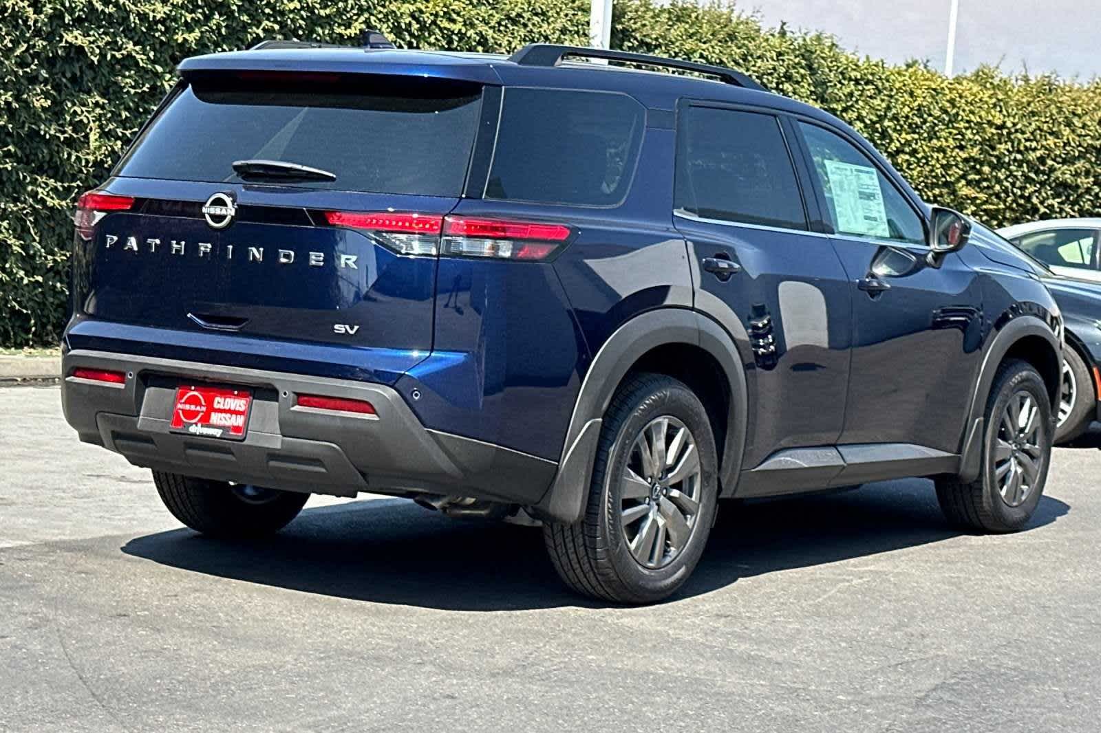 2024 Nissan Pathfinder SV 3