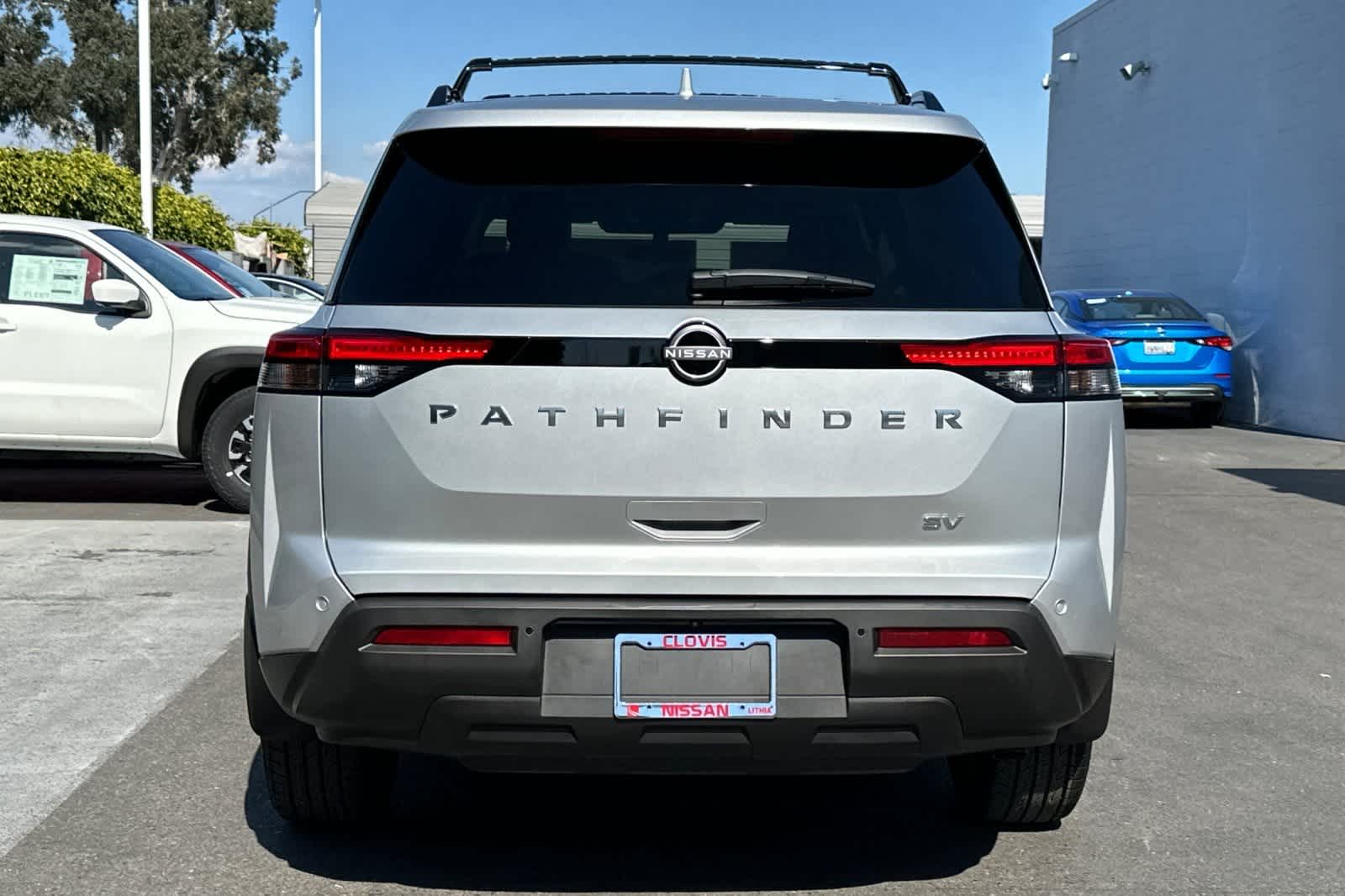 2024 Nissan Pathfinder SV 8