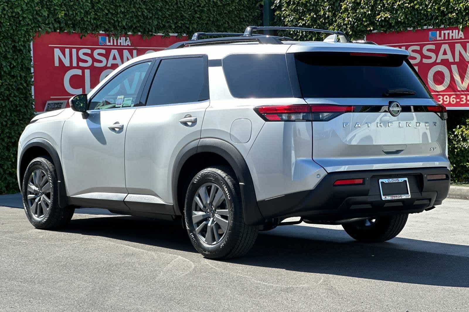 2024 Nissan Pathfinder SV 7