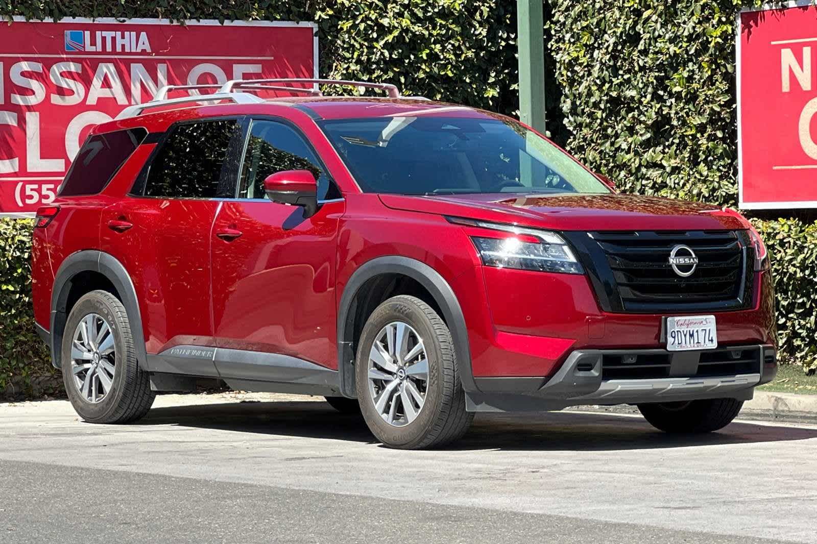 2023 Nissan Pathfinder SL 10