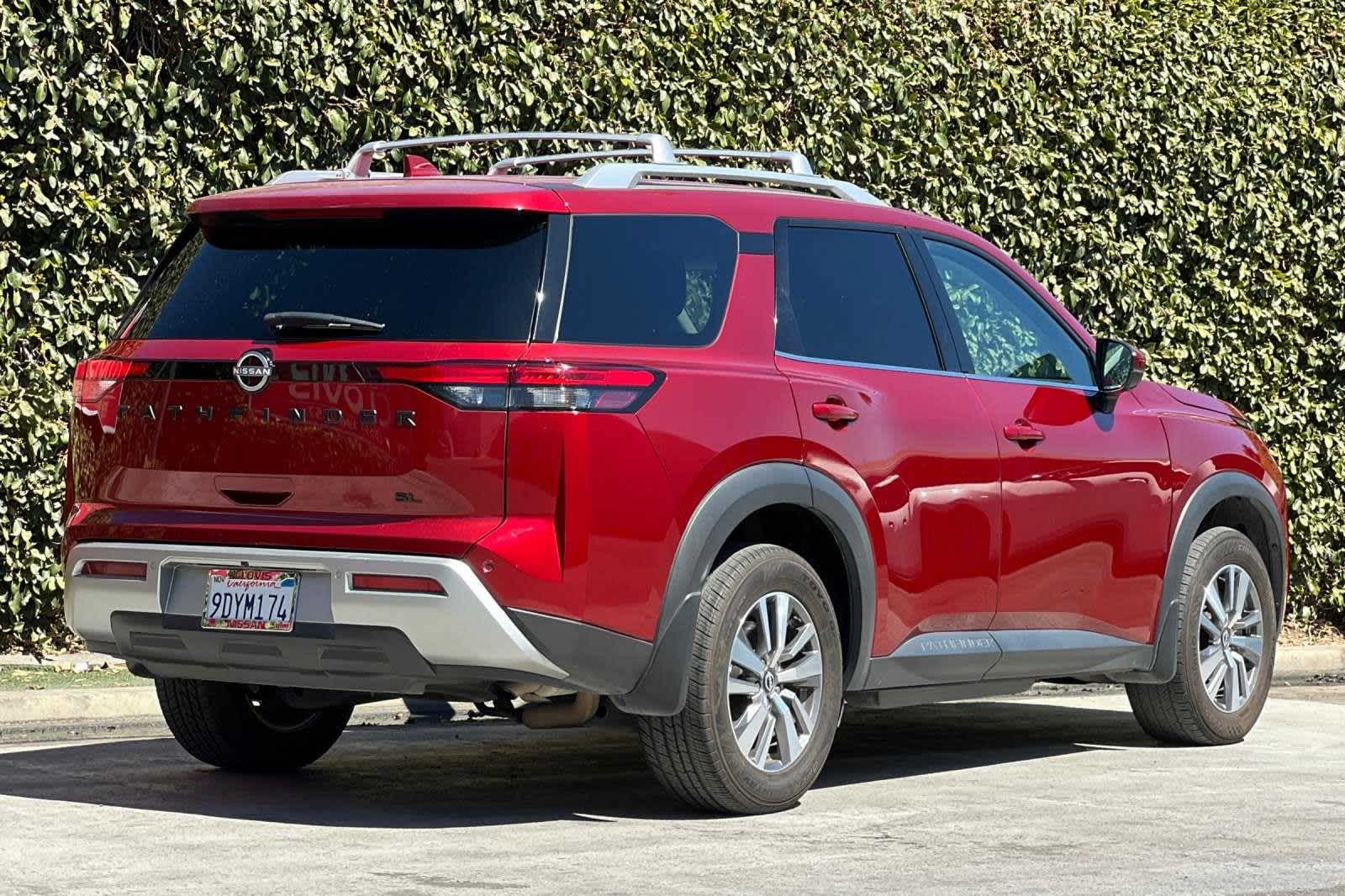 2023 Nissan Pathfinder SL 3