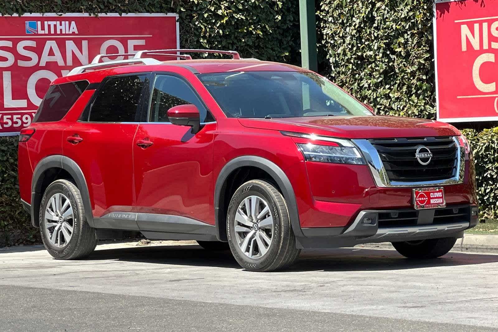 2023 Nissan Pathfinder SL 10