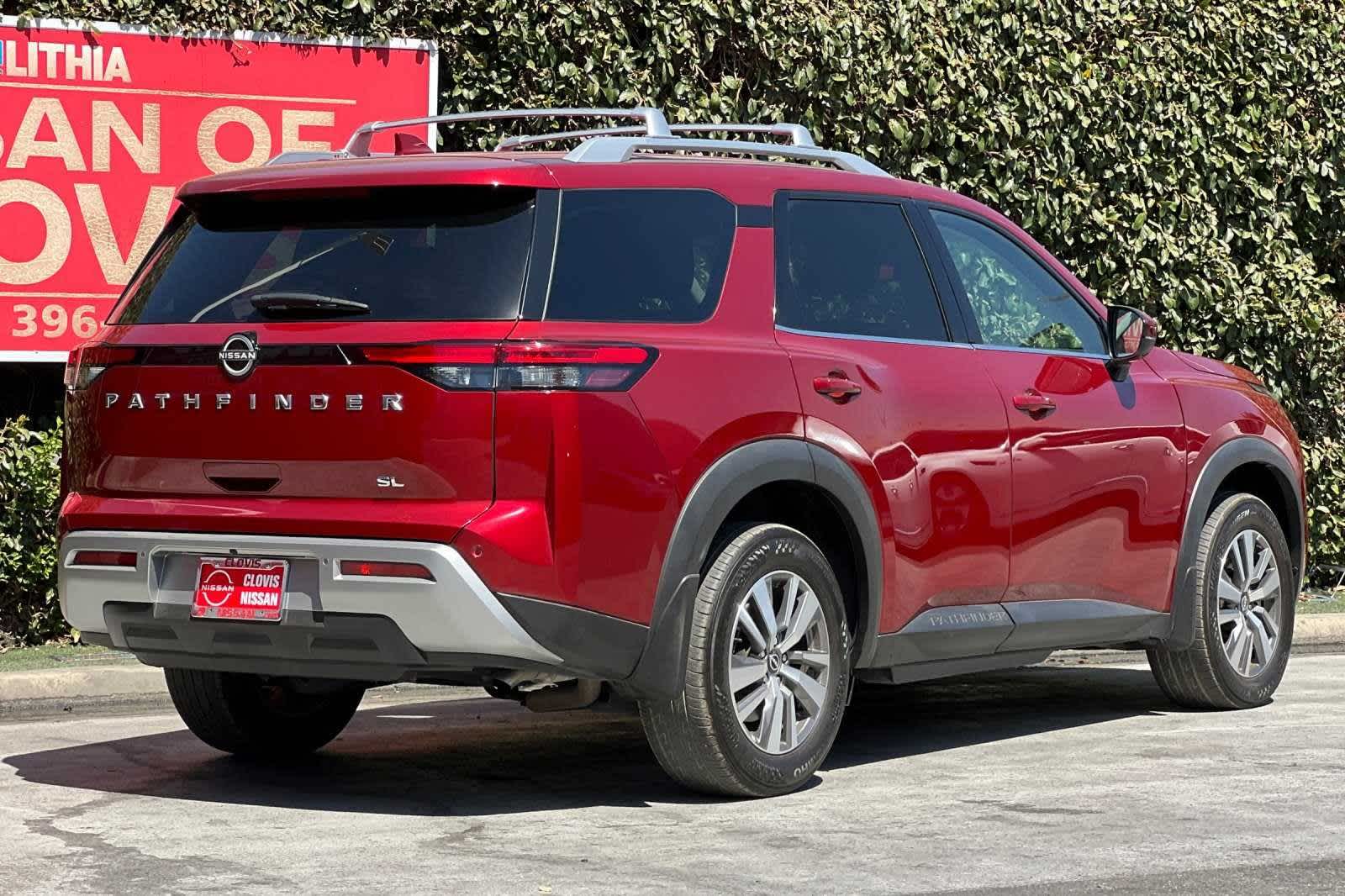 2023 Nissan Pathfinder SL 3