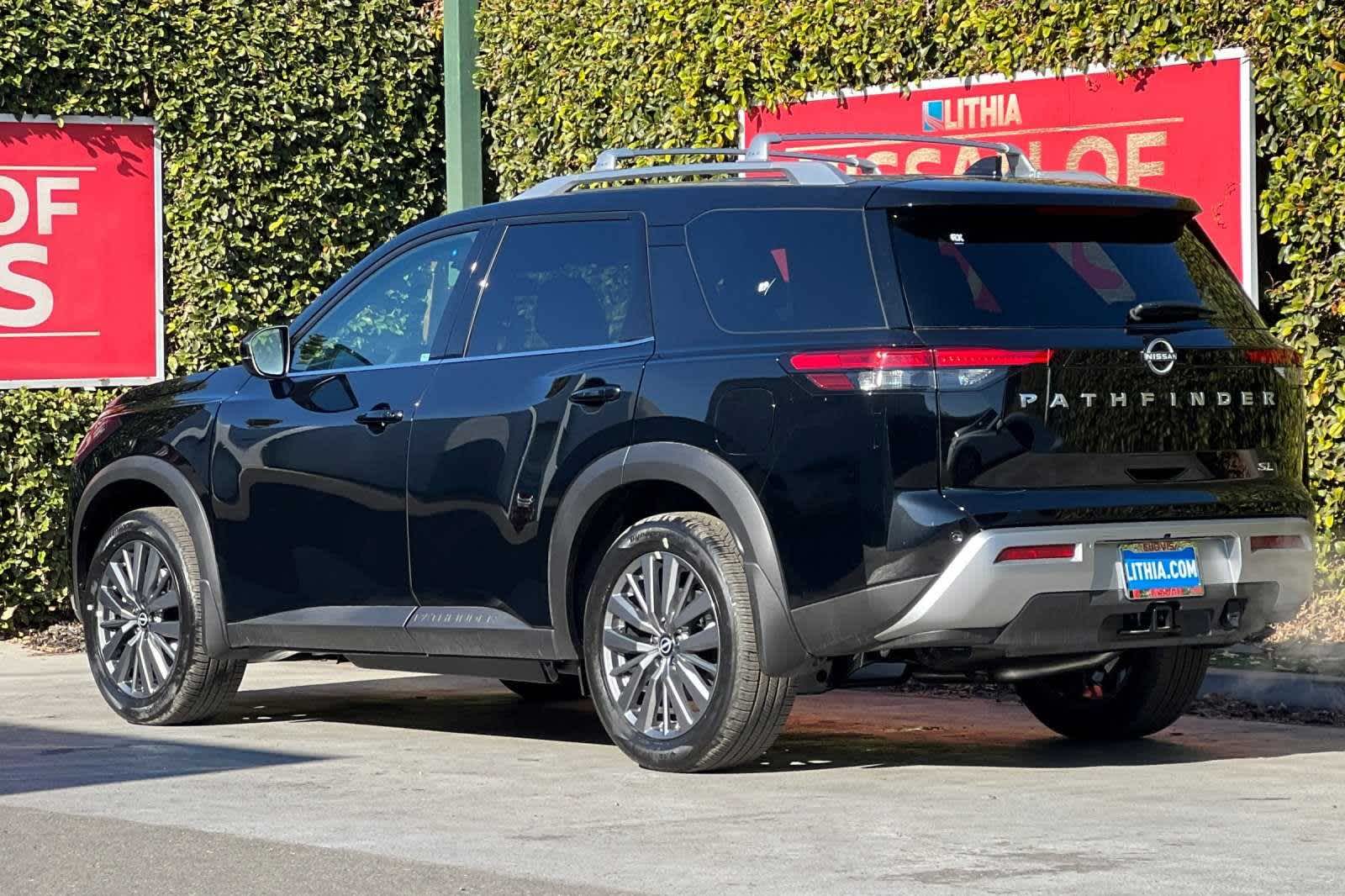 2024 Nissan Pathfinder SL 7