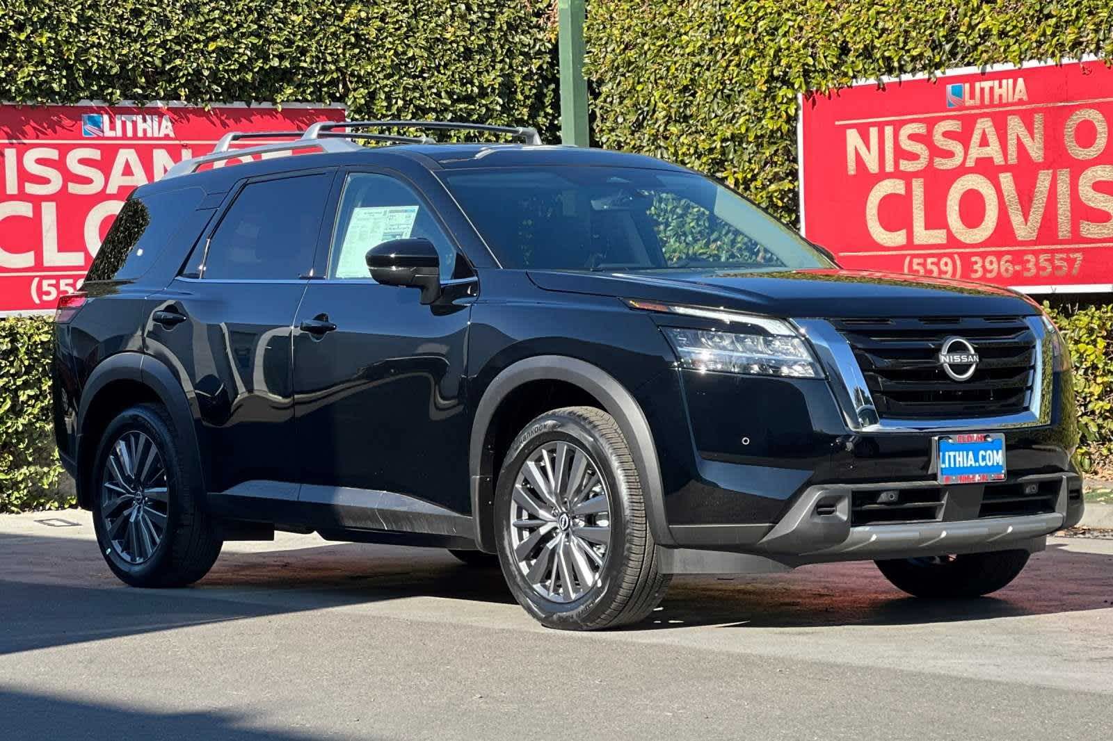 2024 Nissan Pathfinder SL 10