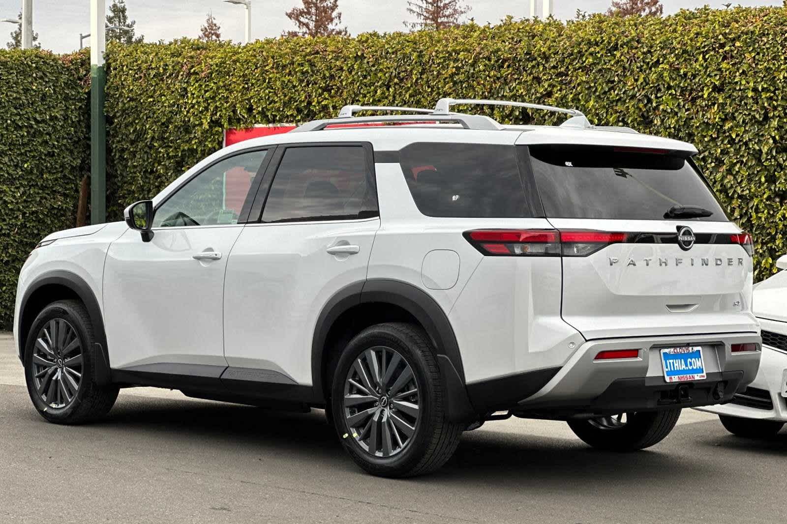 2025 Nissan Pathfinder SL 7