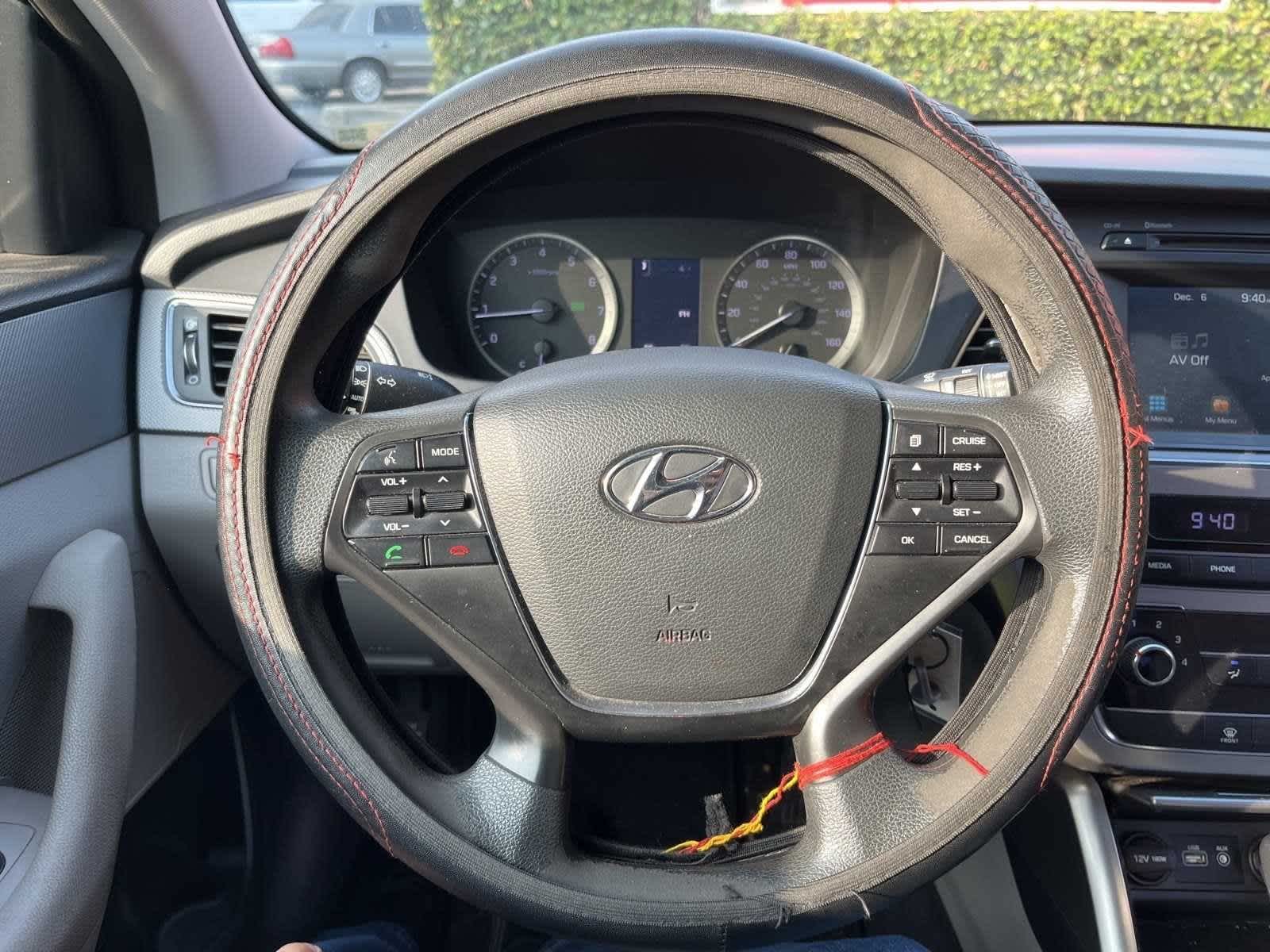 2016 Hyundai Sonata 2.4L SE 26