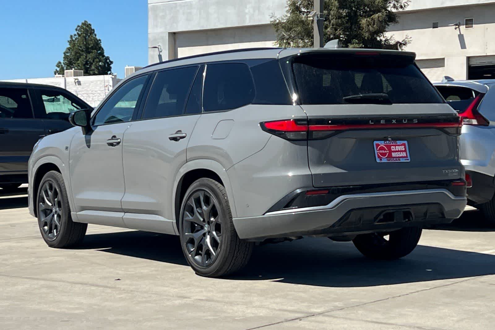 View vehicle photo 7