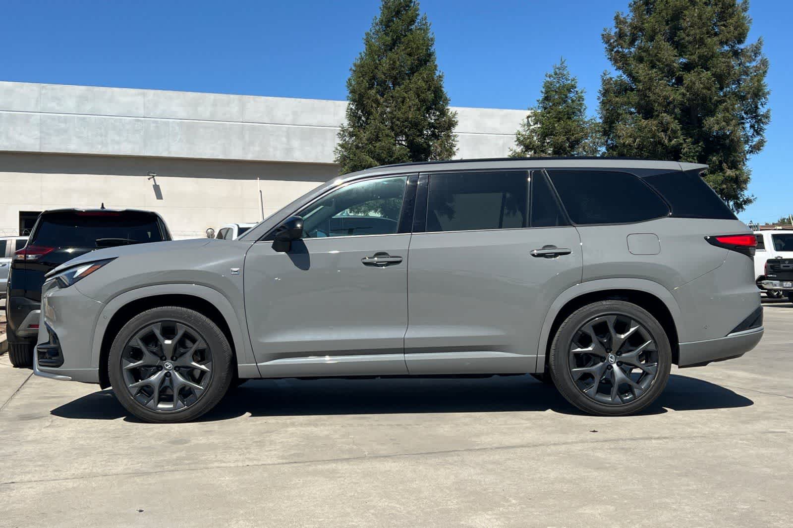 View vehicle photo 6