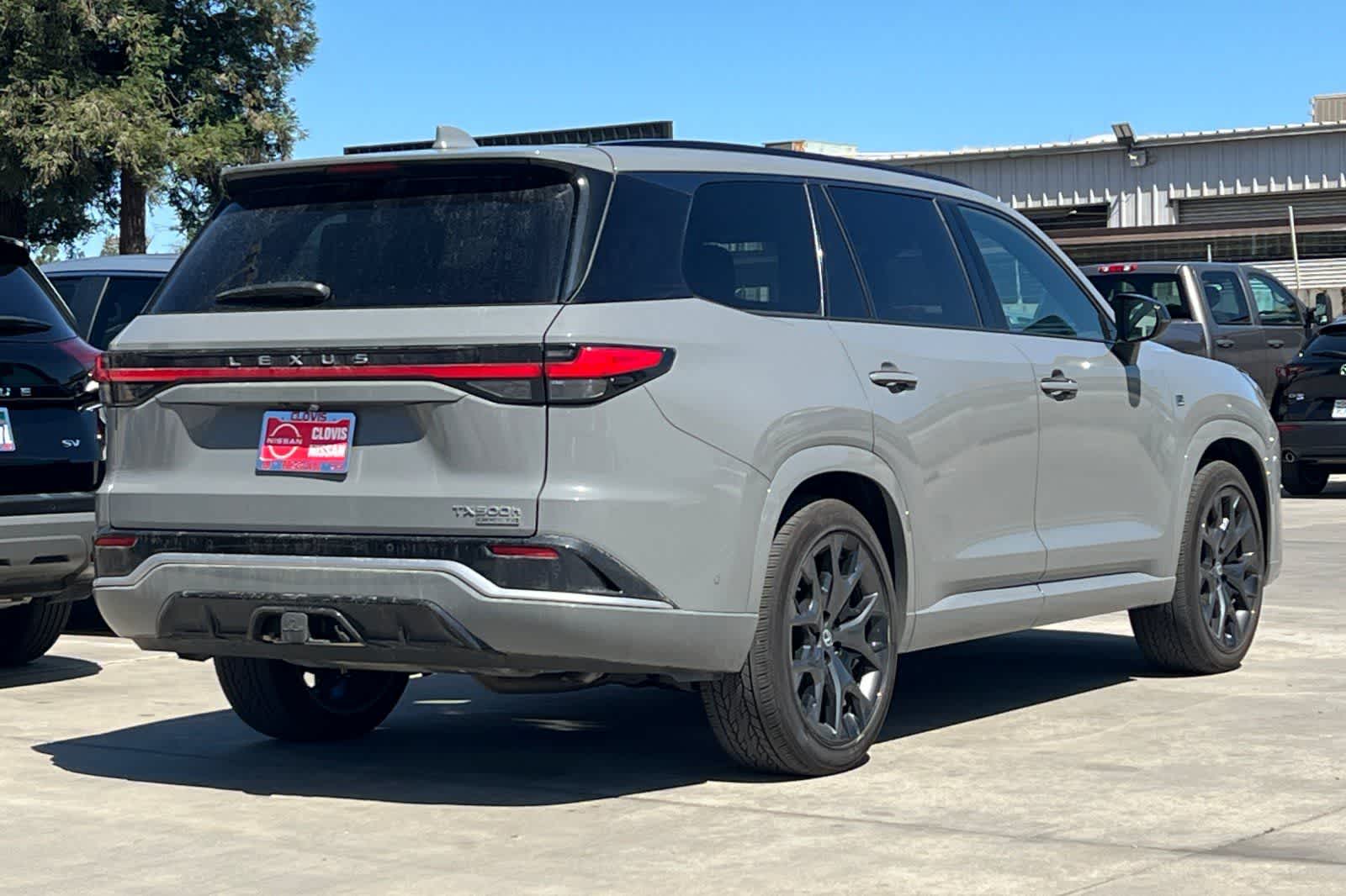 View vehicle photo 3