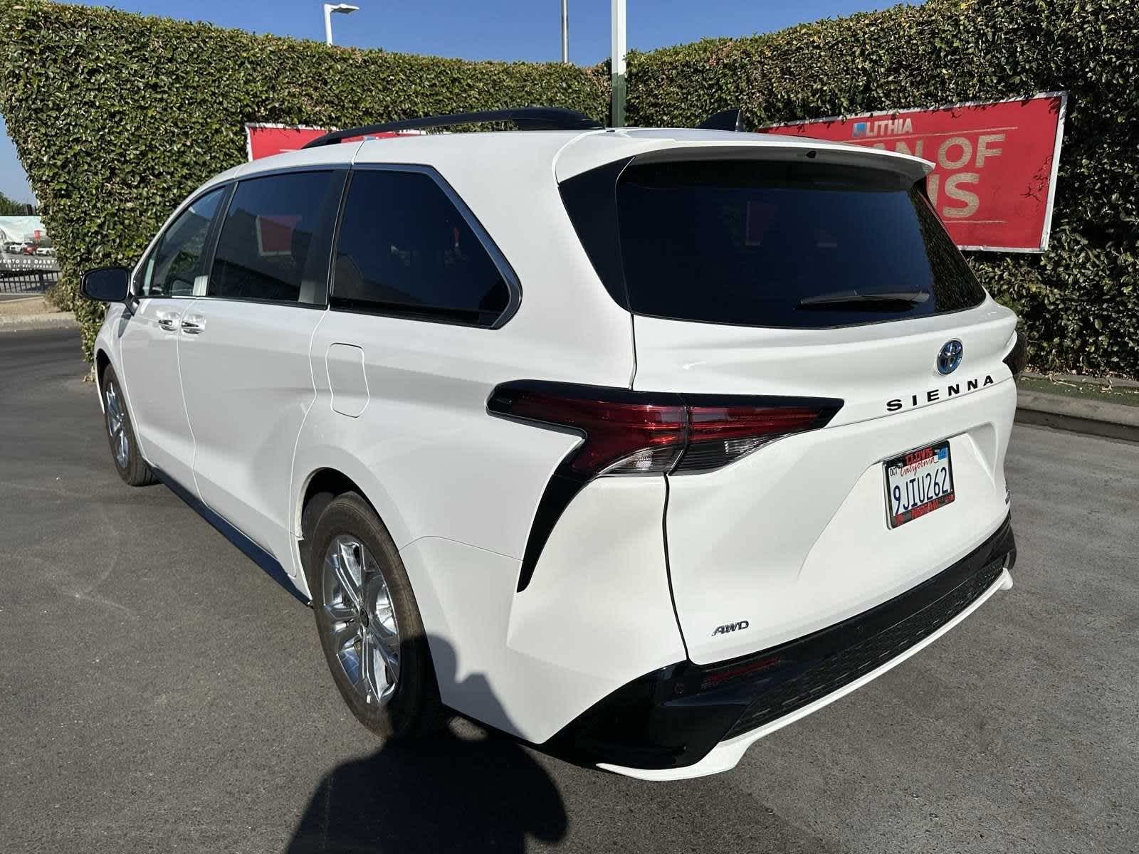 2023 Toyota Sienna XSE 3