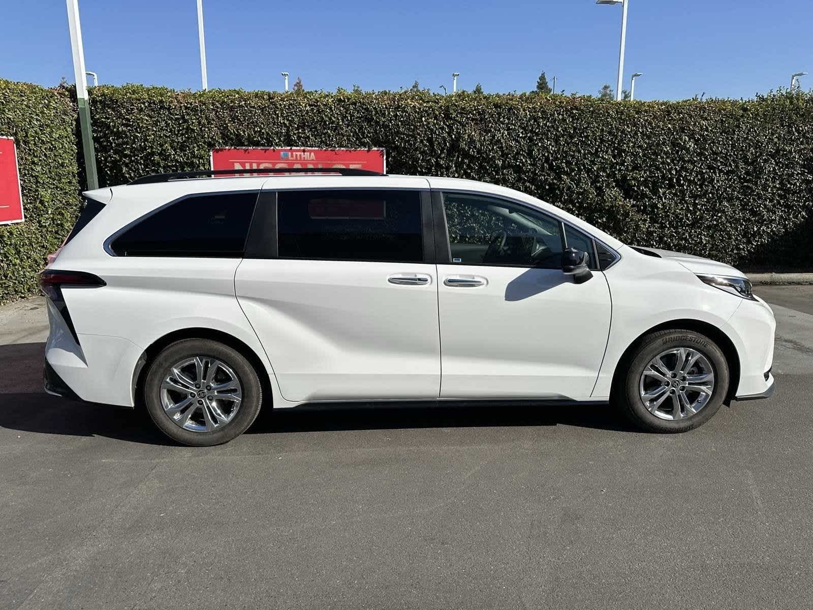 2023 Toyota Sienna XSE 8