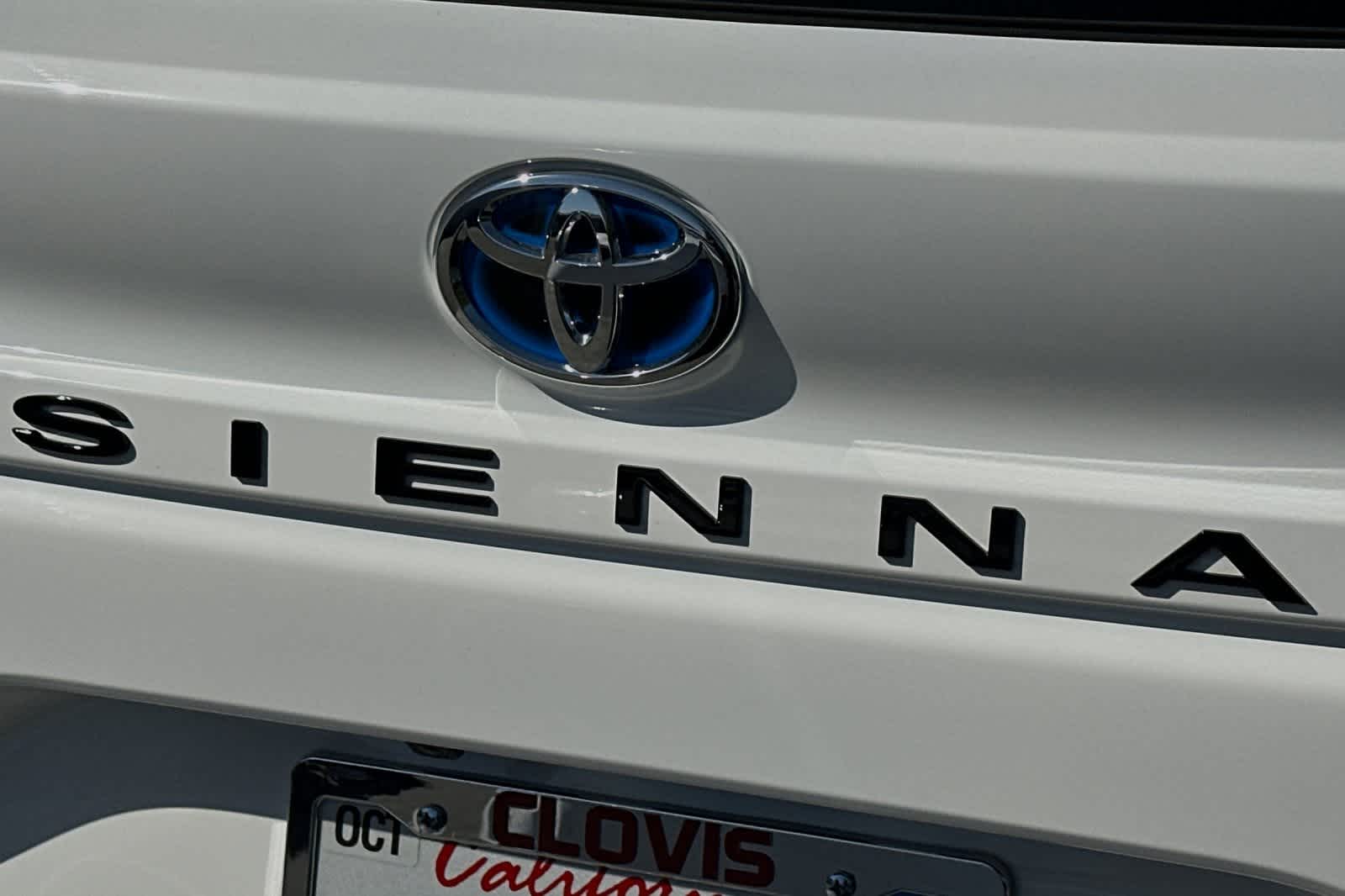 2023 Toyota Sienna XSE 13