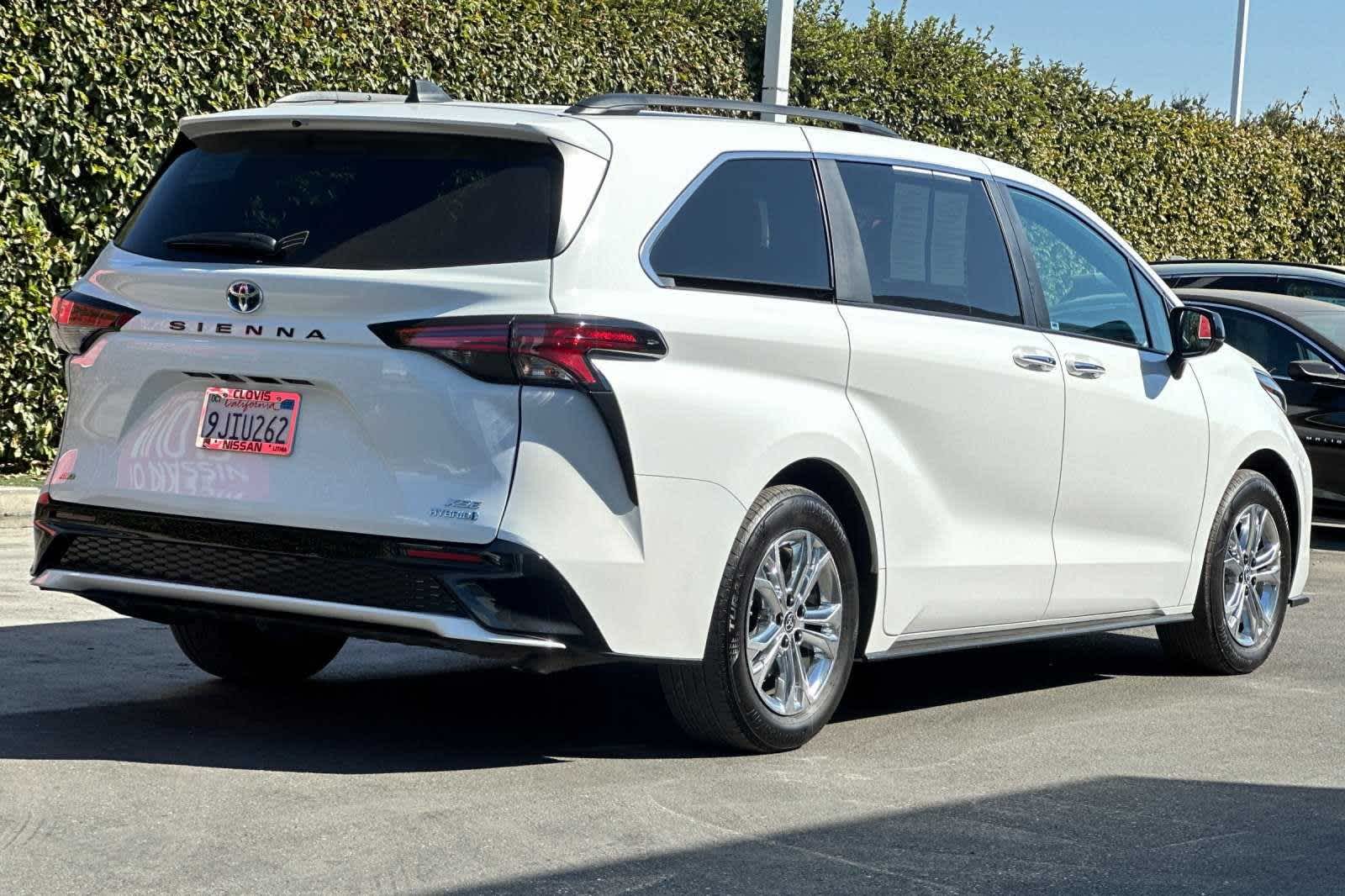 2023 Toyota Sienna XSE 3