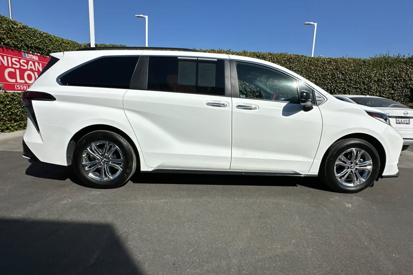 2023 Toyota Sienna XSE 9