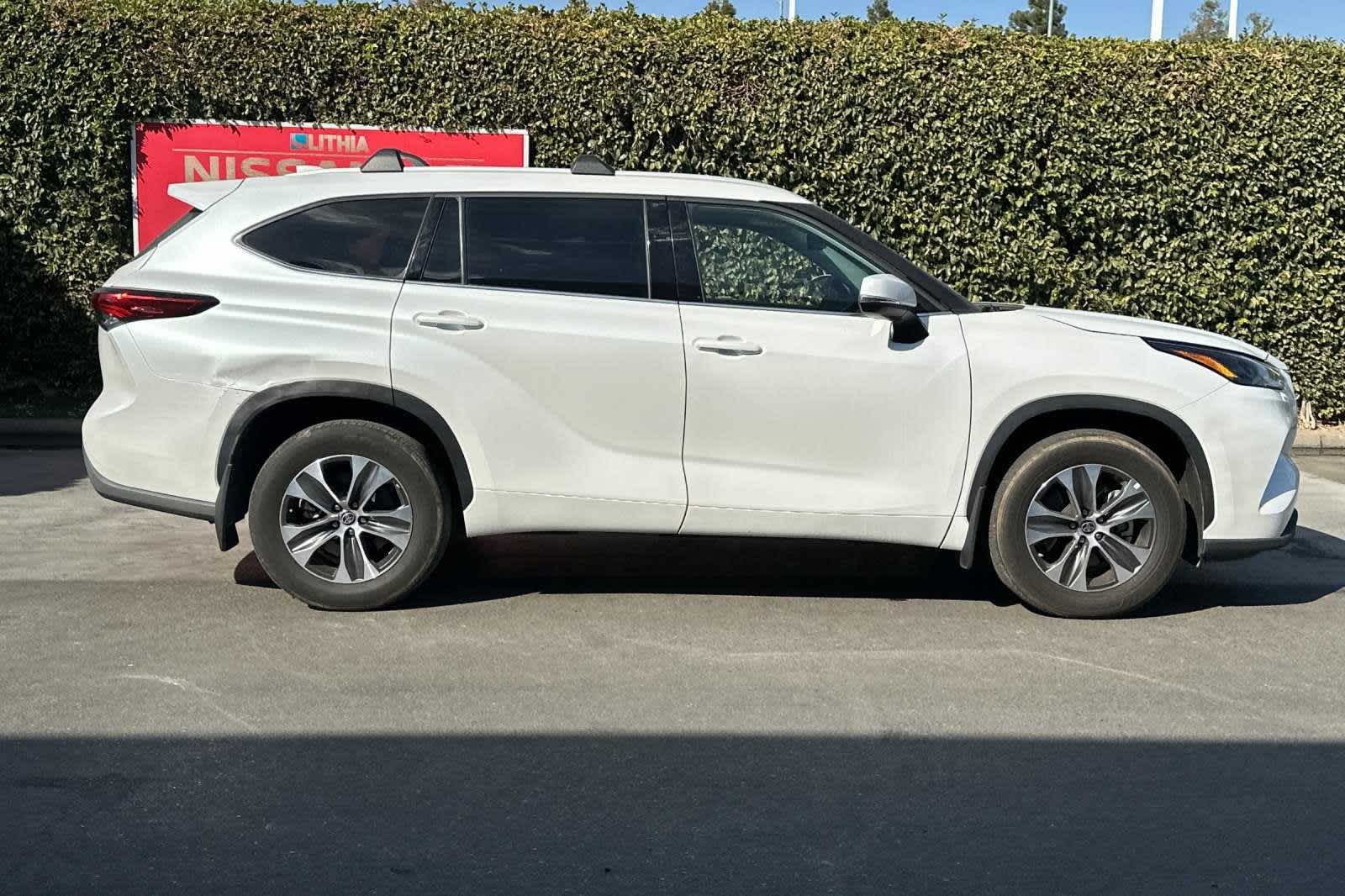 2022 Toyota Highlander XLE 9