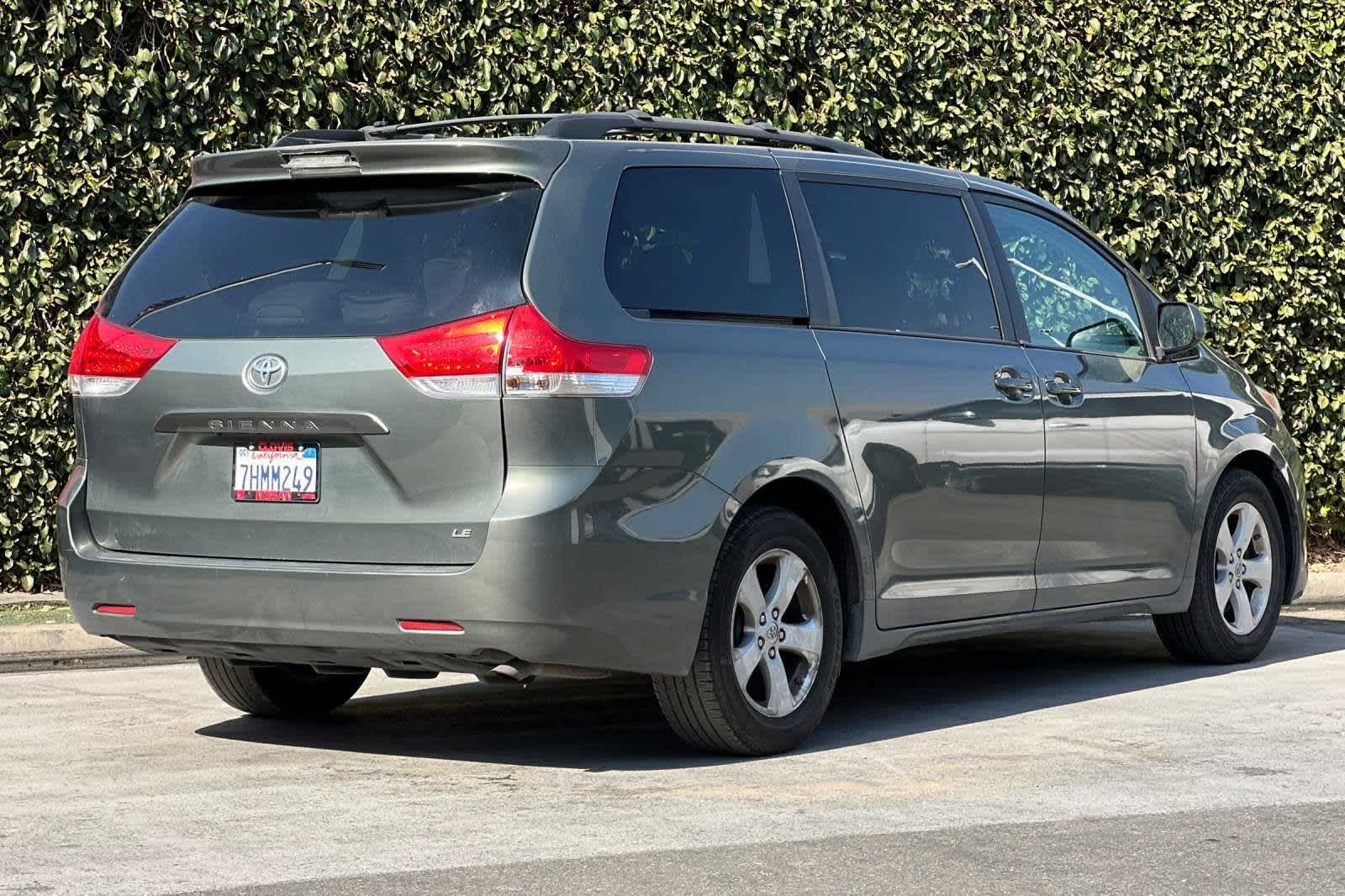 2014 Toyota Sienna LE 3