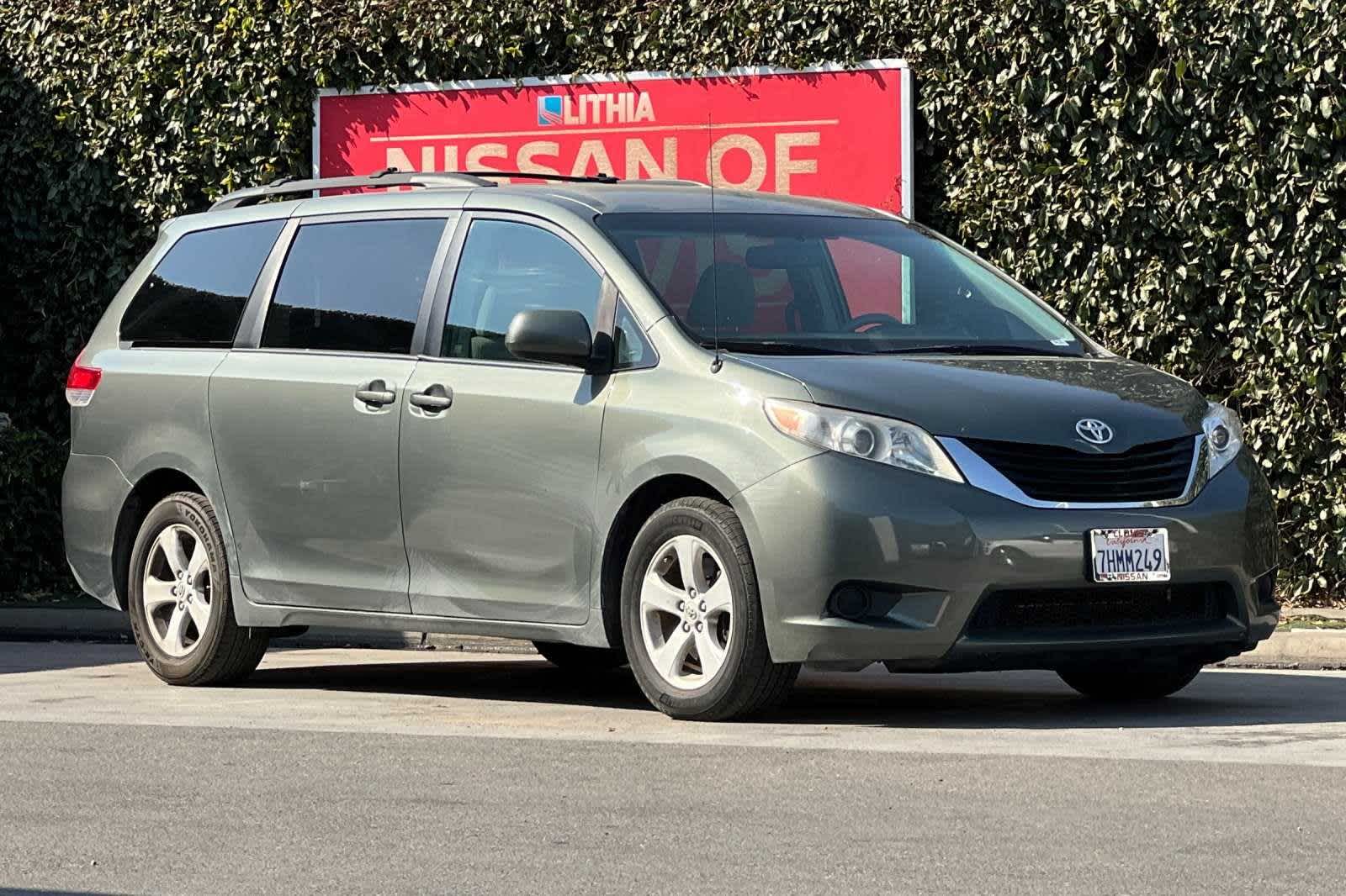 2014 Toyota Sienna LE 10