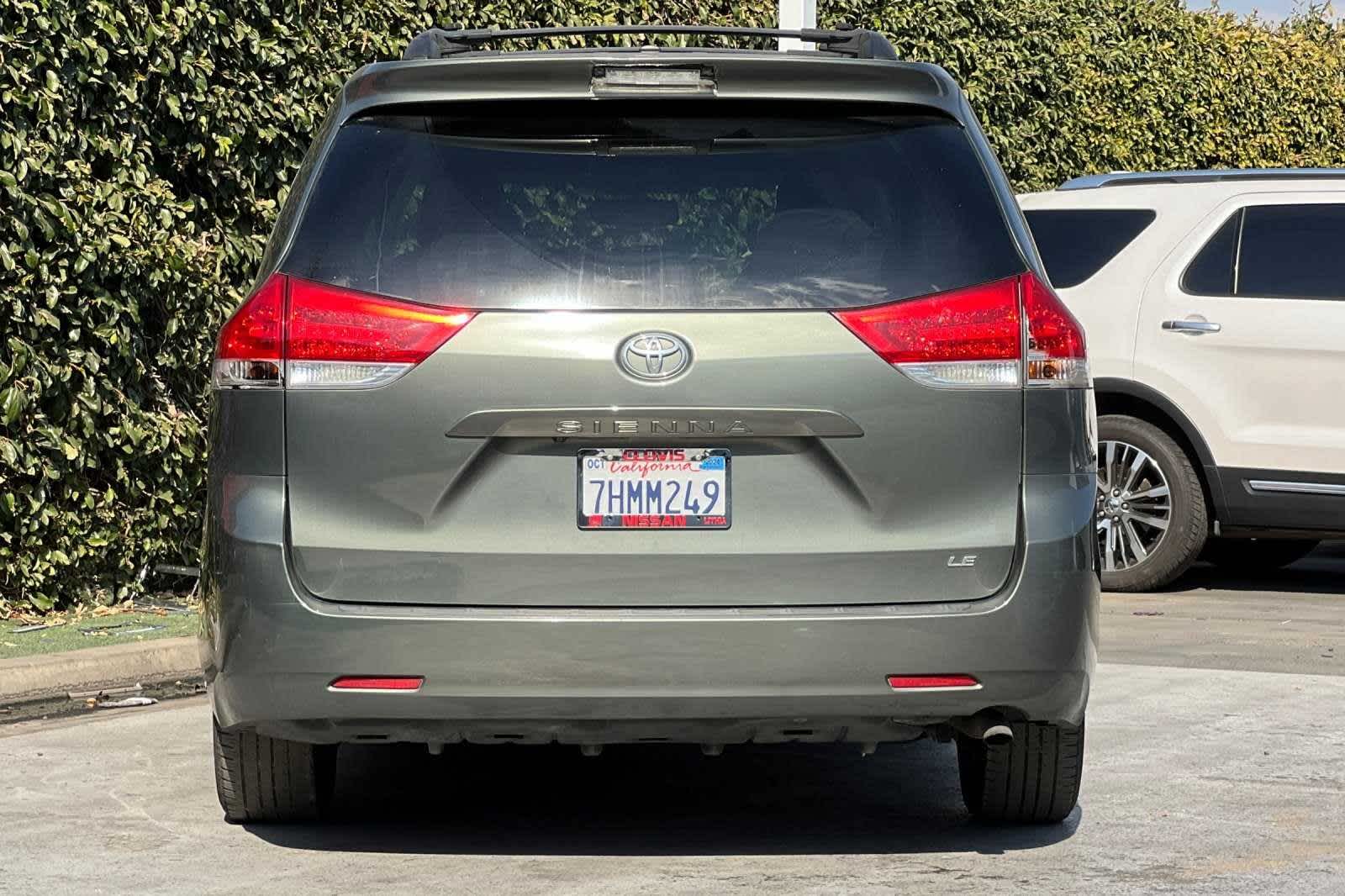 2014 Toyota Sienna LE 8