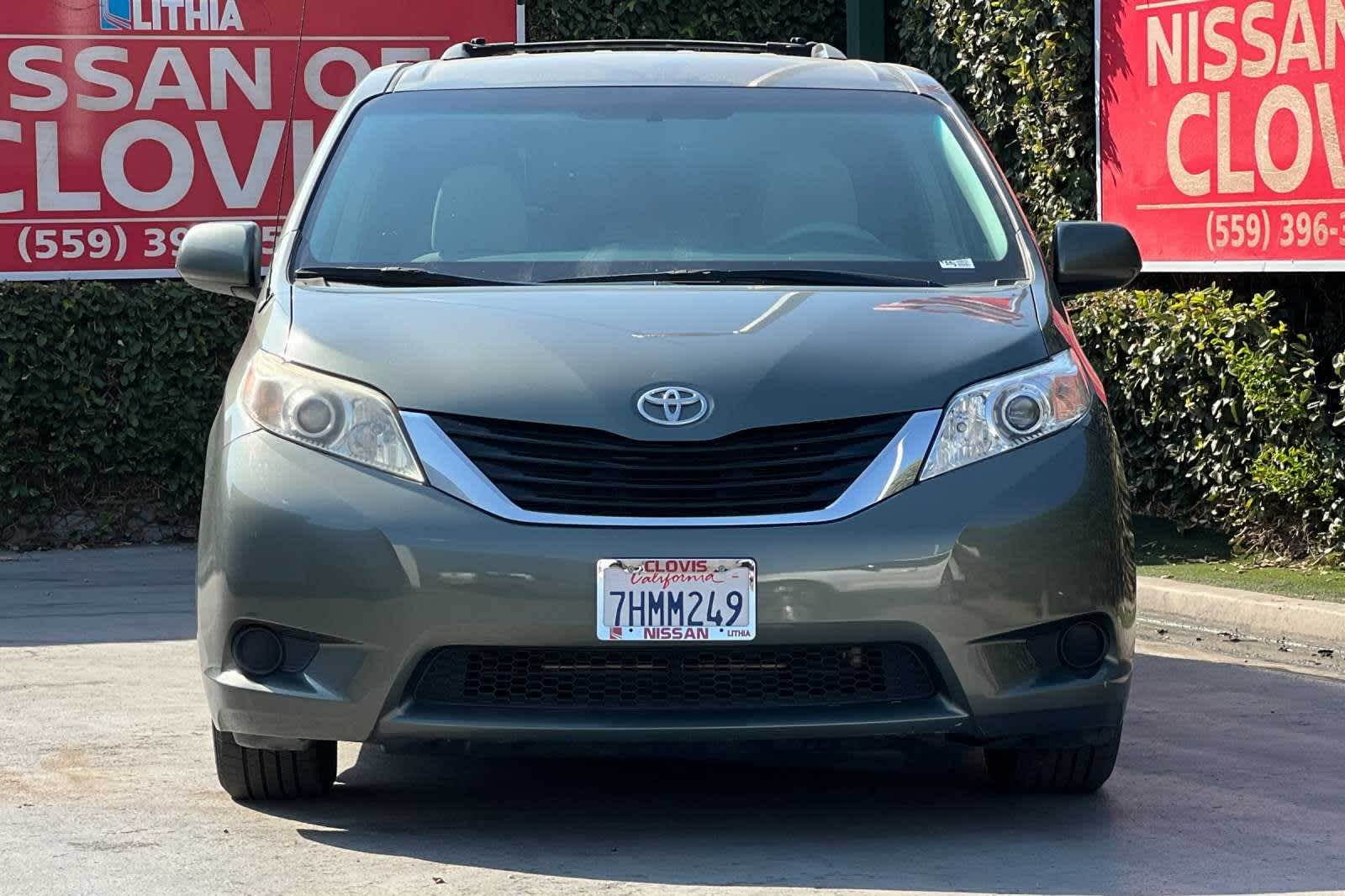 2014 Toyota Sienna LE 11