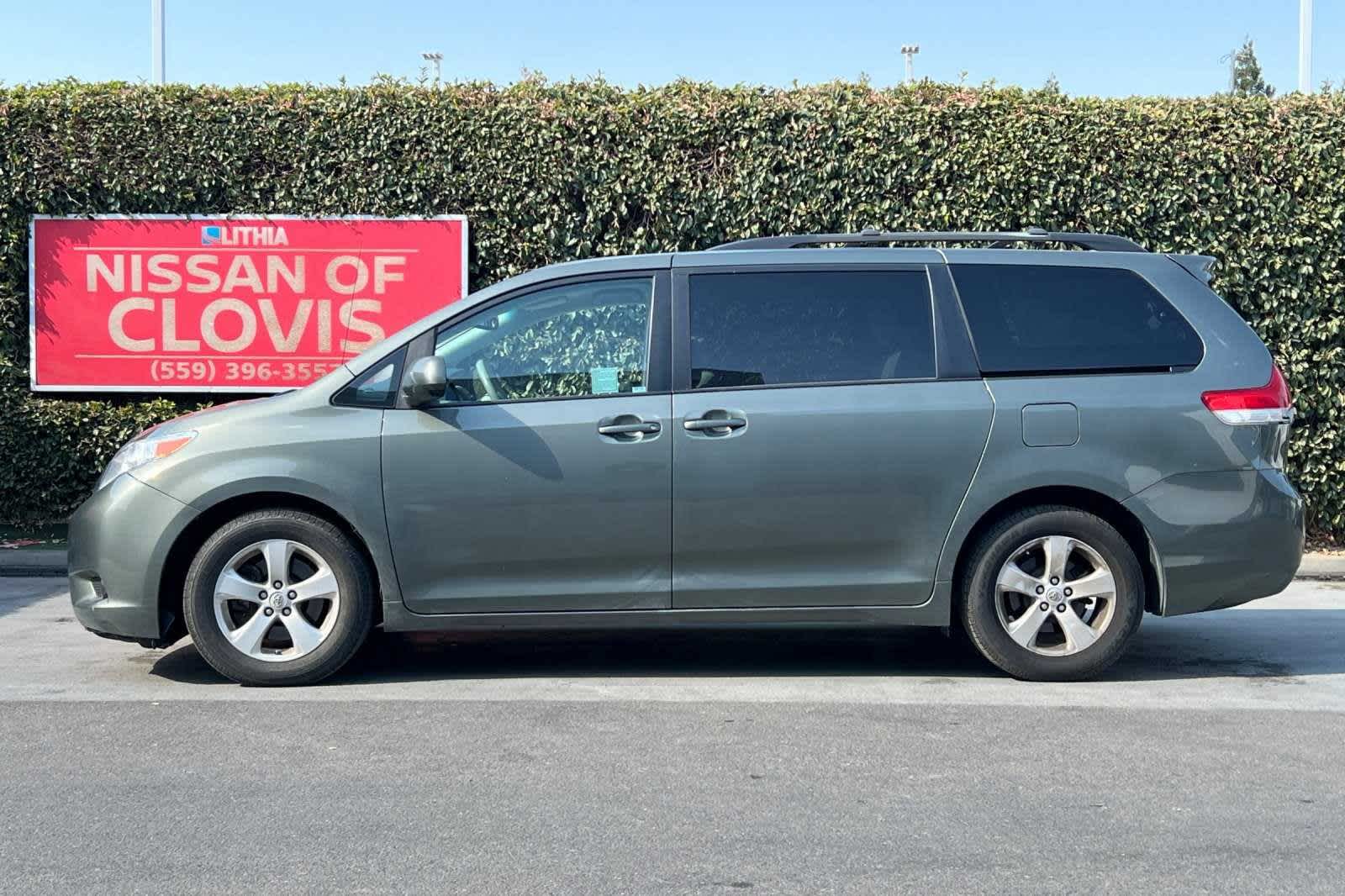 2014 Toyota Sienna LE 6