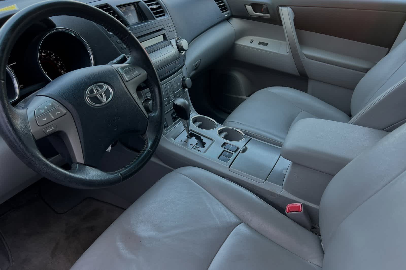 2010 Toyota Highlander SE 14