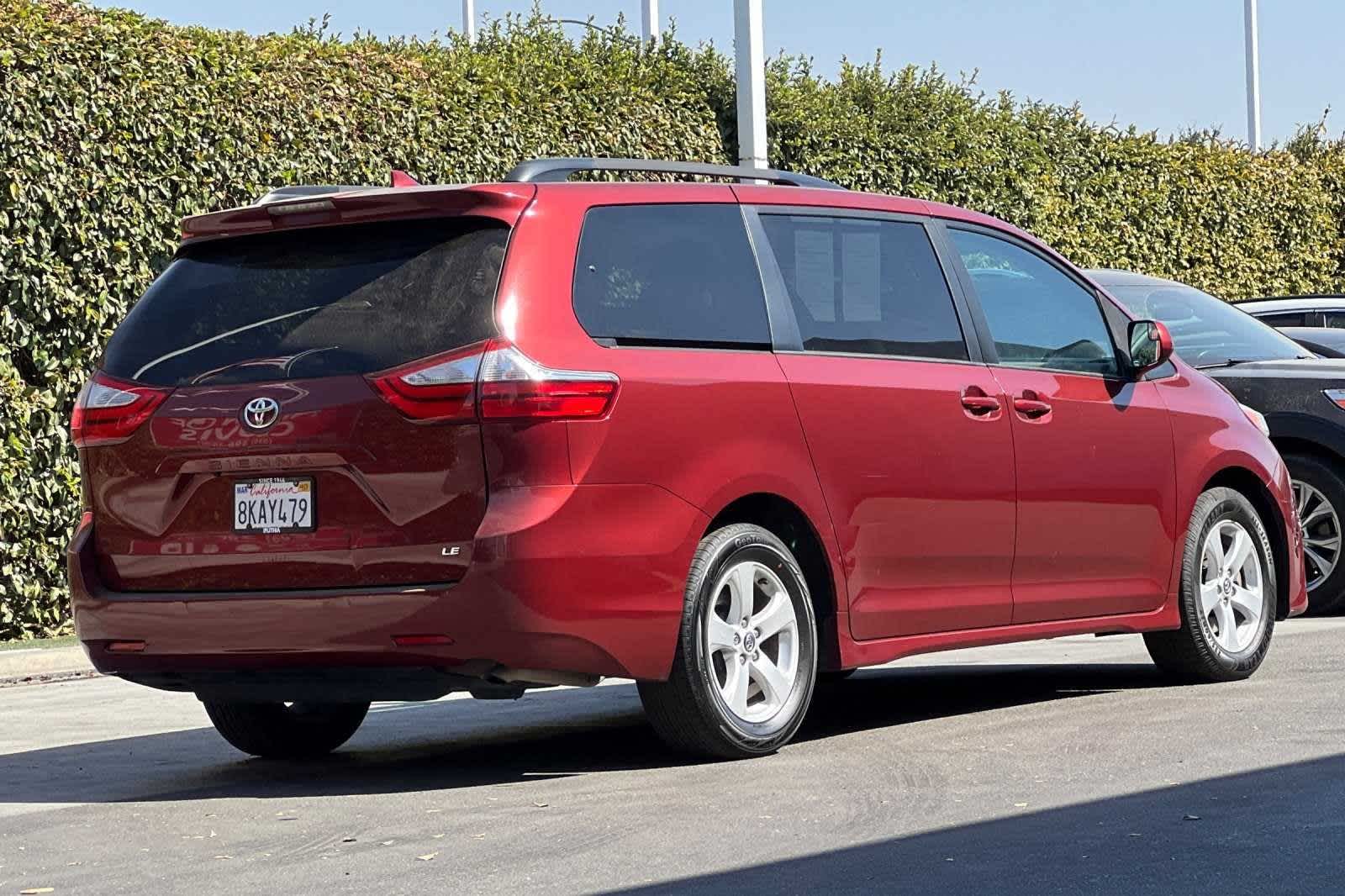 2019 Toyota Sienna LE Auto Access Seat 3