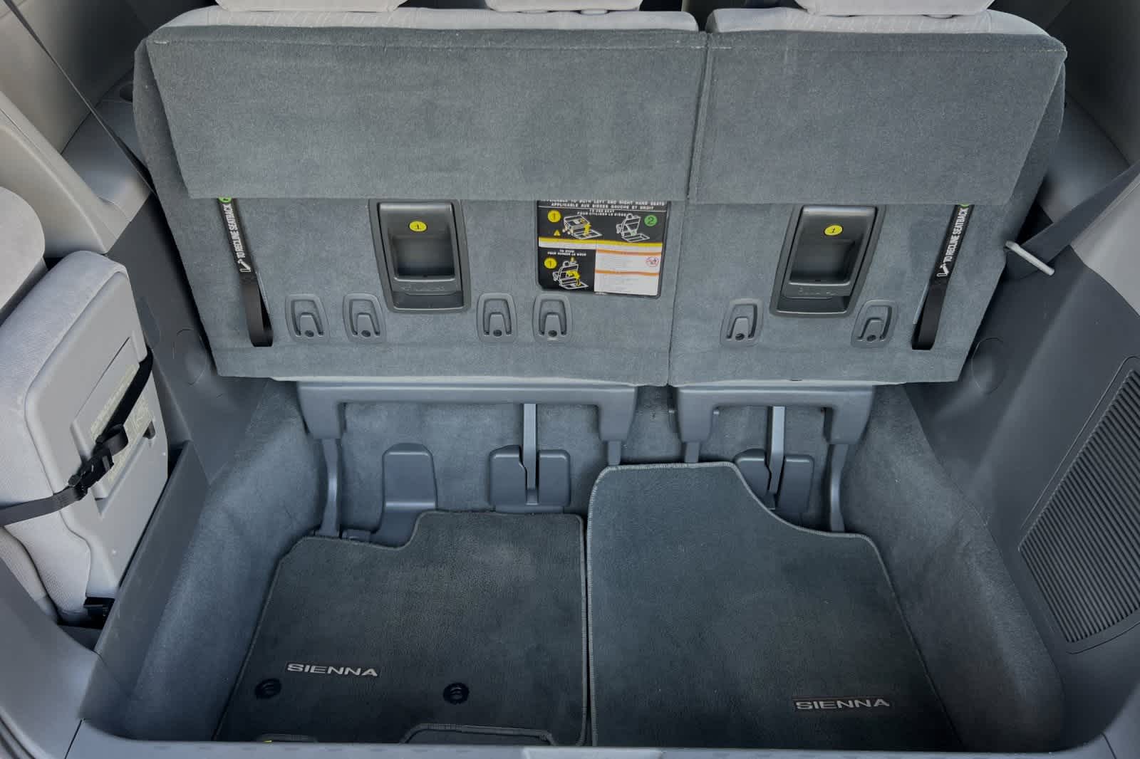 2019 Toyota Sienna LE Auto Access Seat 18