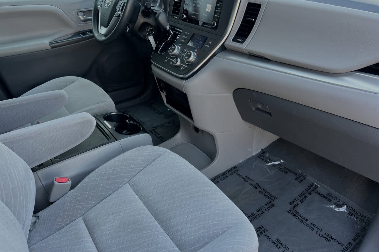 2019 Toyota Sienna LE Auto Access Seat 19