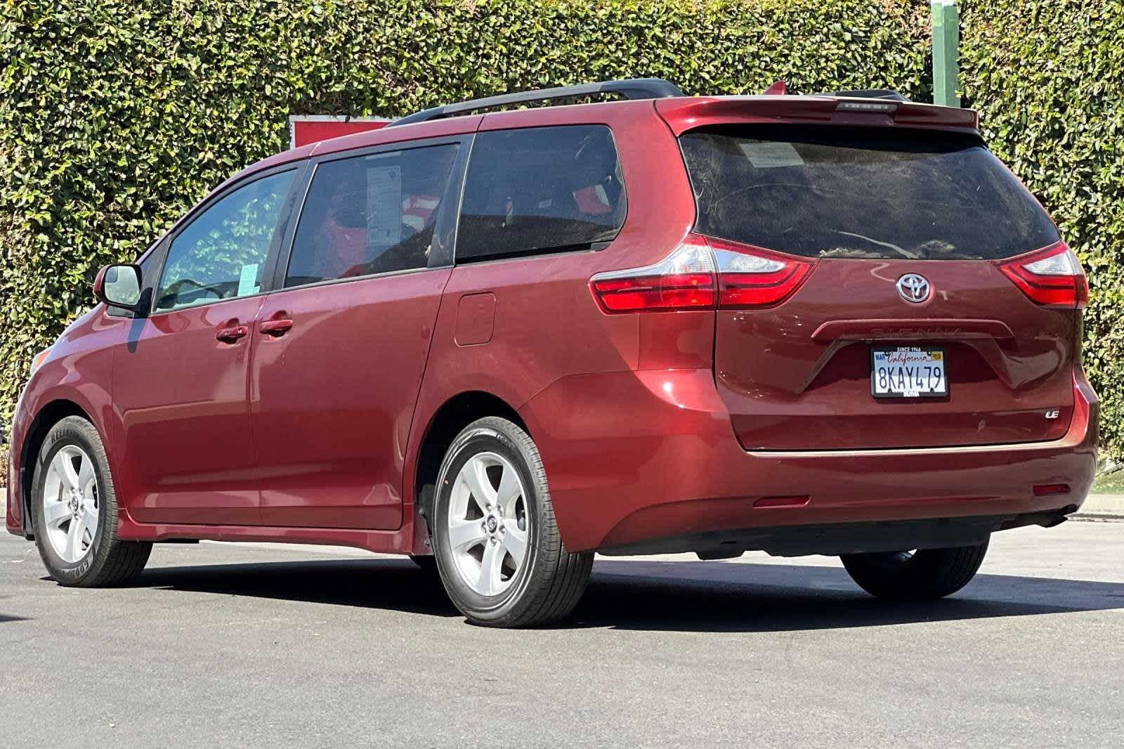 2019 Toyota Sienna LE Auto Access Seat 7