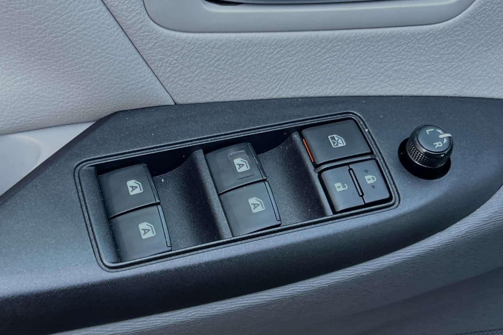 2019 Toyota Sienna LE Auto Access Seat 16