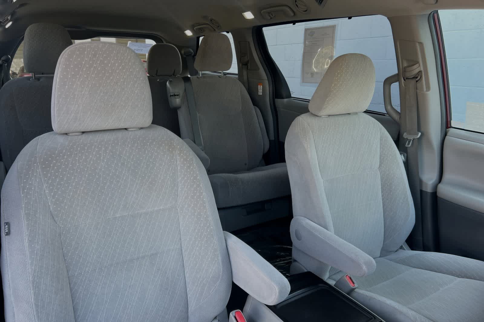 2019 Toyota Sienna LE Auto Access Seat 20