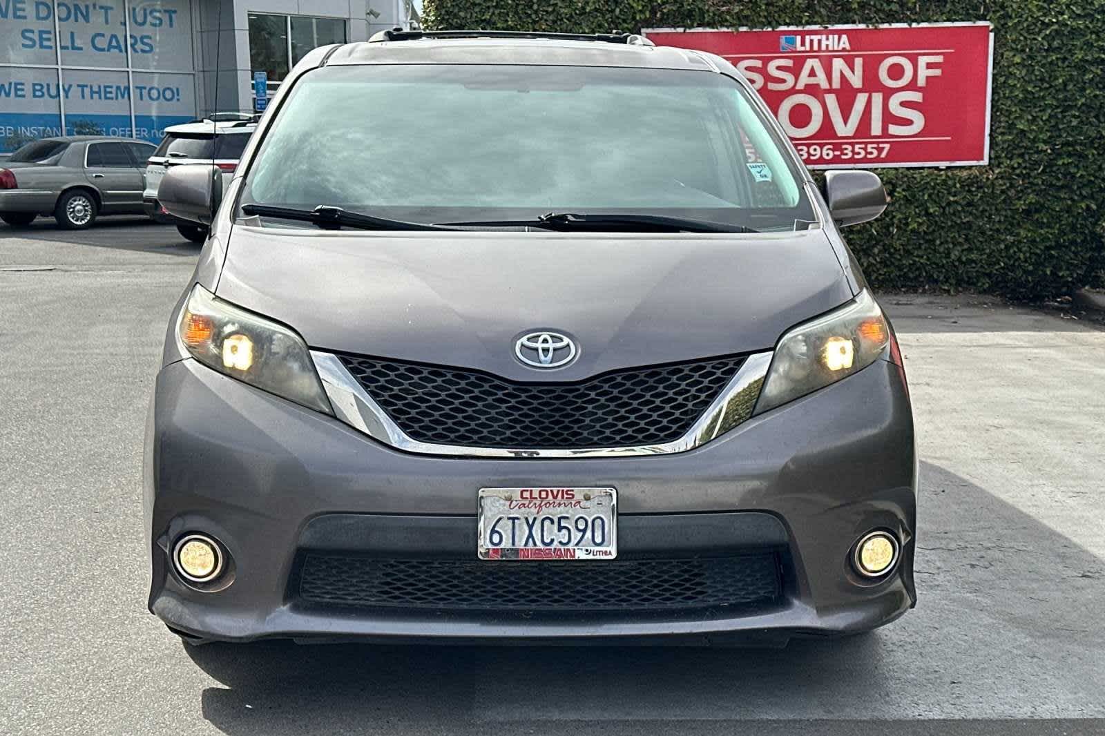 2013 Toyota Sienna SE 11