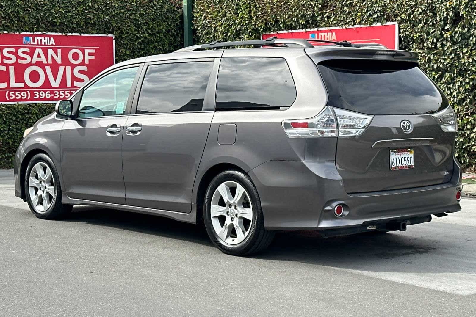 2013 Toyota Sienna SE 7