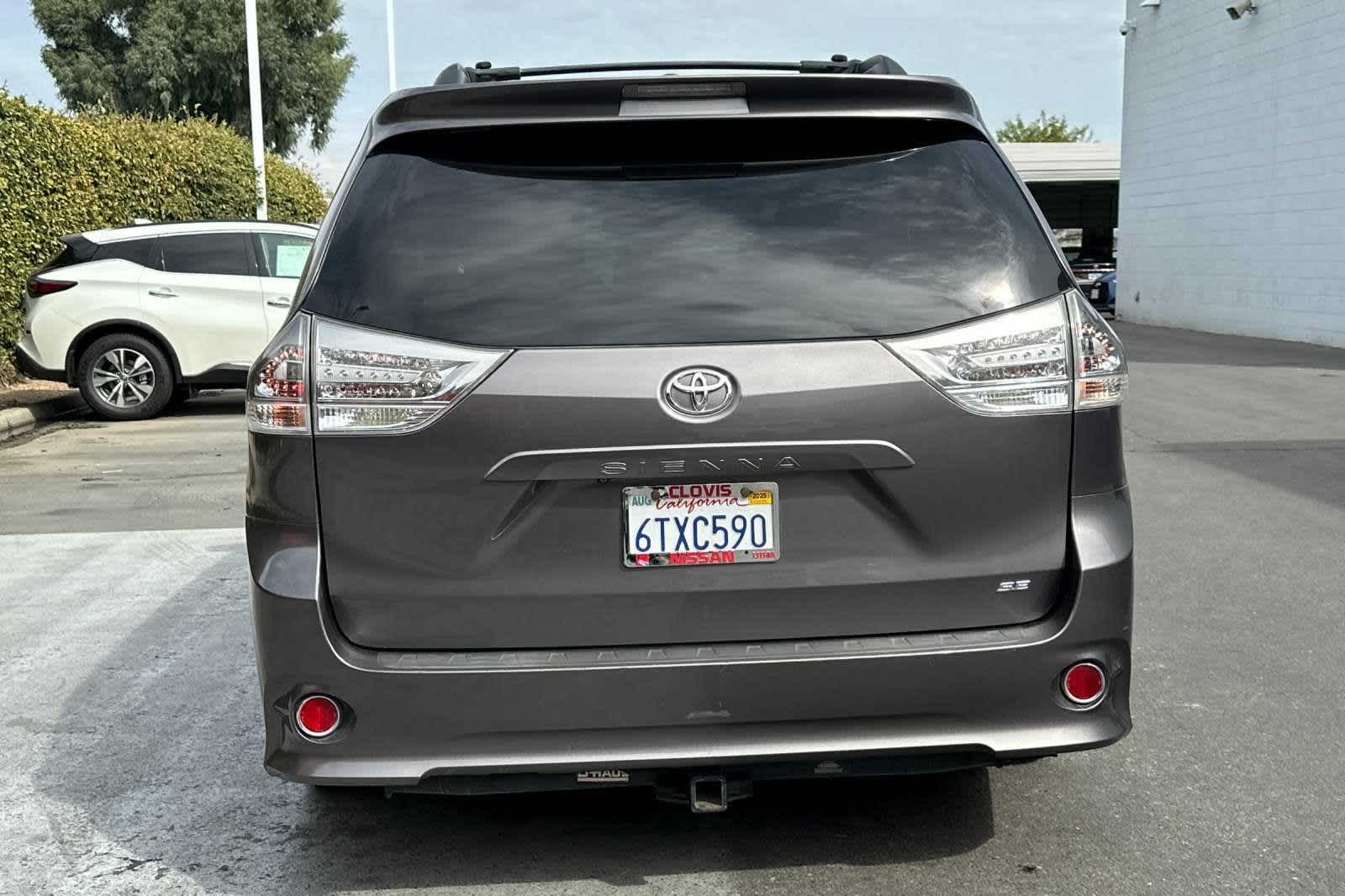 2013 Toyota Sienna SE 8