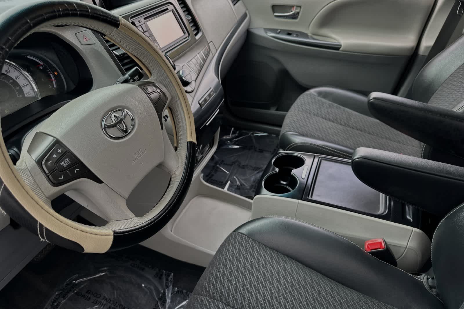 2013 Toyota Sienna SE 14