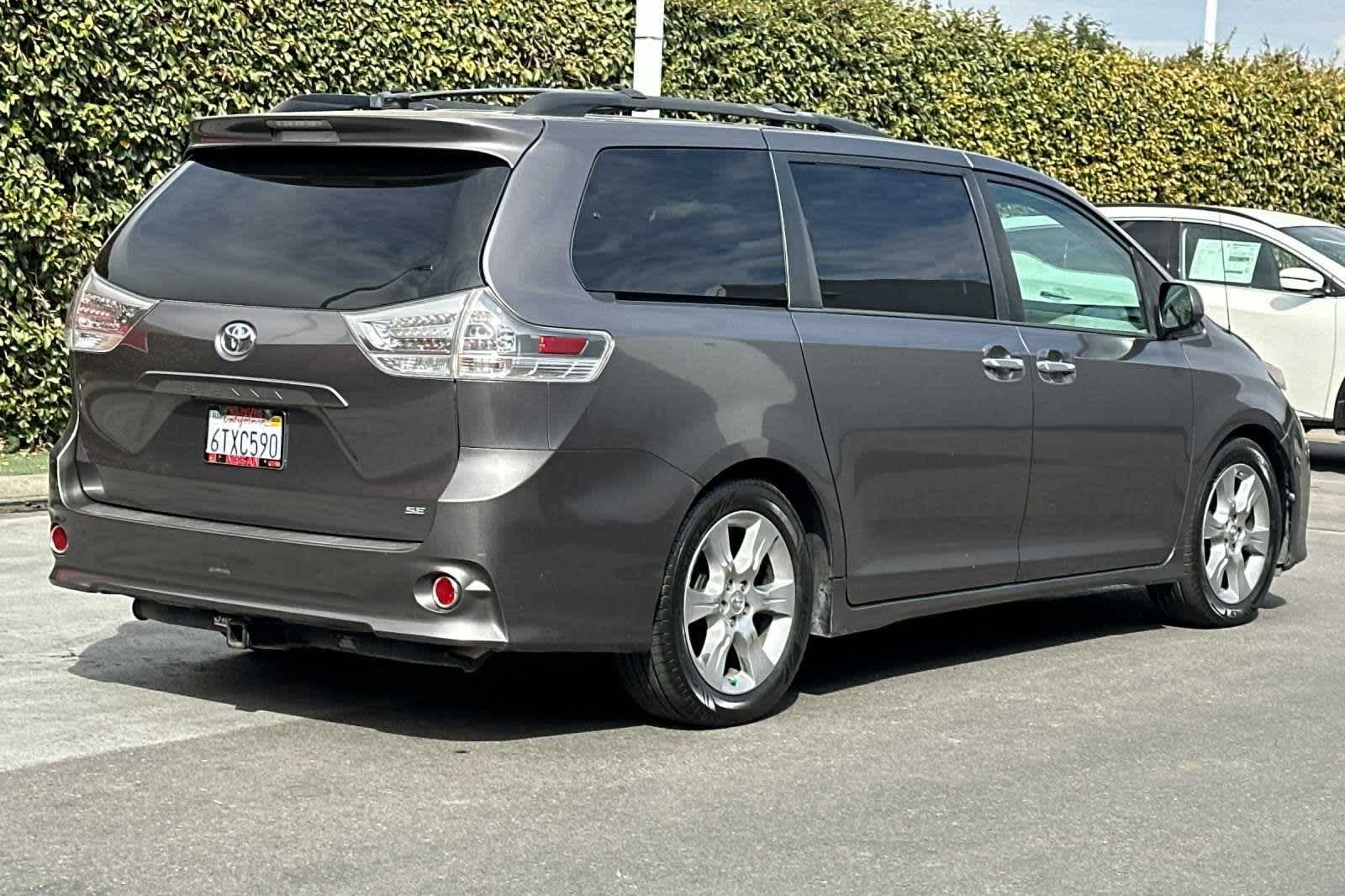 2013 Toyota Sienna SE 3