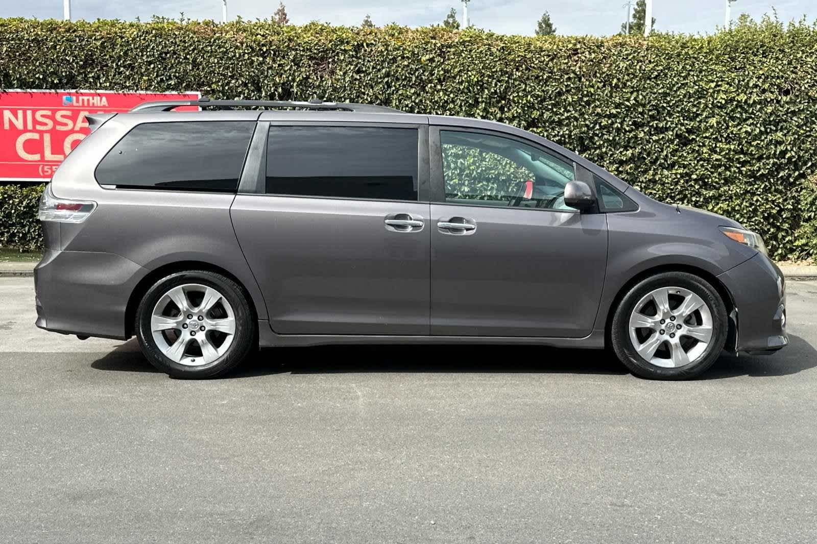 2013 Toyota Sienna SE 9